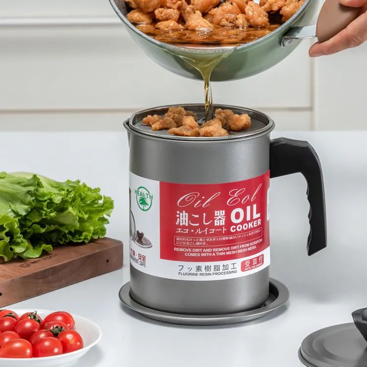 Stainless Steel Oil Strainer Pot – Grease container with filter, lid, and non-slip handle for storing and reusing cooking oil.